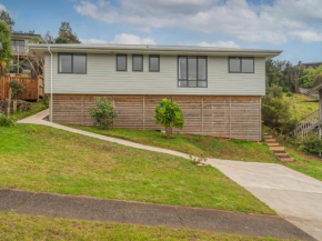 Manuka Lodge - Tairua Holiday Home